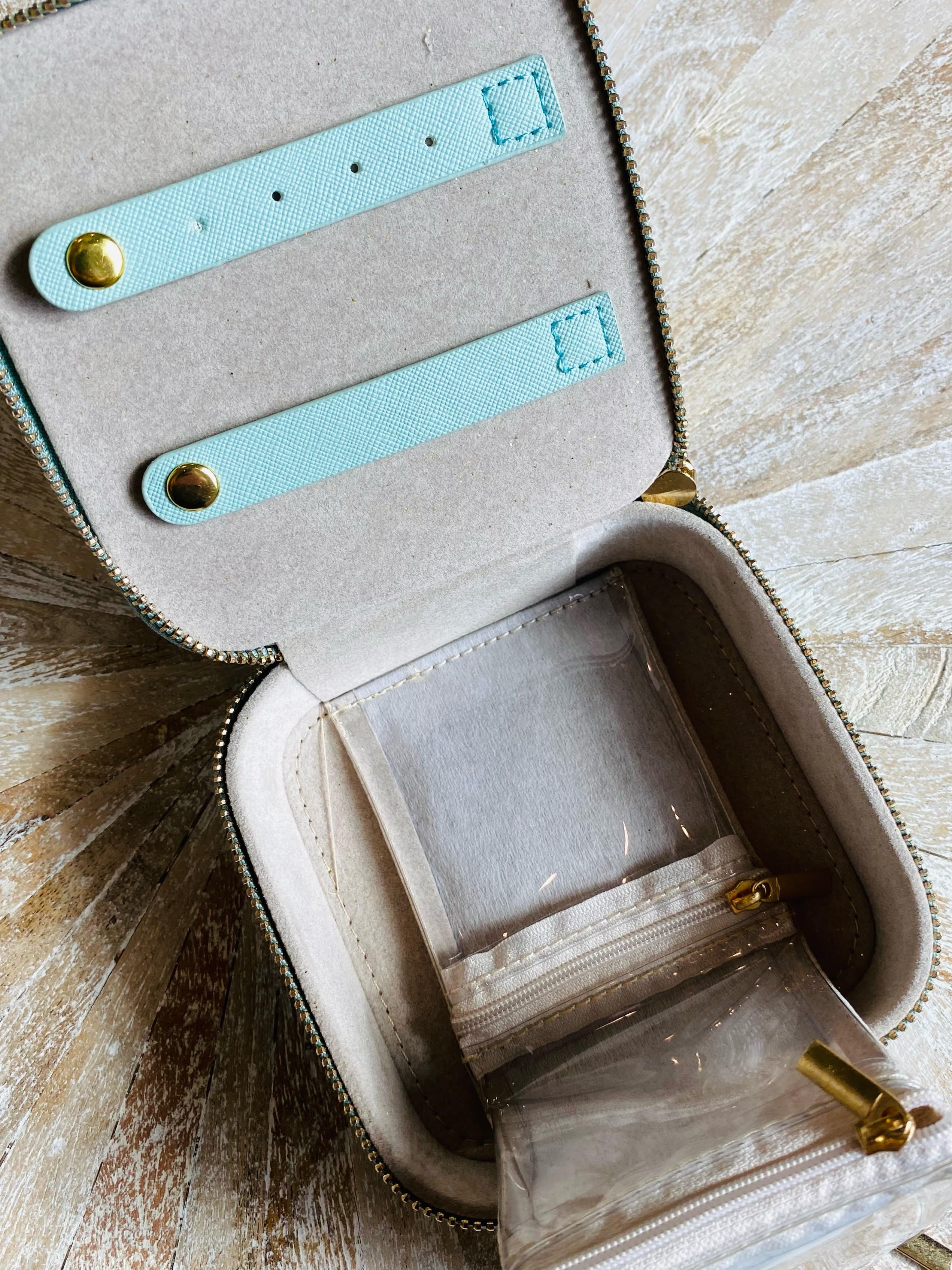 Hives & Honey Vida Aqua Velvet Jewelry Travel Case with Storage