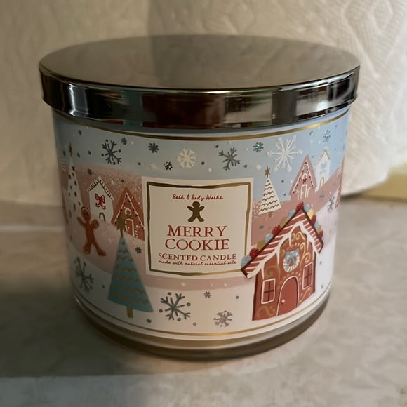 Bath and Body Works Merry Cookie 3 Wick Scented Candle New with Lid