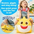 thumbnail image 2 of Juguete musical de peluche para cantar Bouncy Hopper Baby Shark, más de 18 meses, 2 of 6
