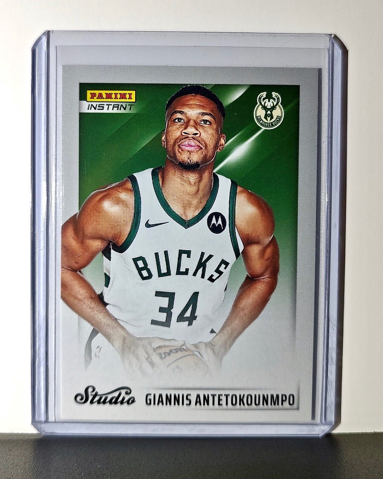 NBA 2022-23 Instant Breakaway Basketball Giannis Antetokounmpo