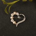thumbnail image 3 of Broche de seguridad Jumpingount amor rosa con perla artificial y diamantes de imitación, 3 of 6