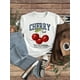 thumbnail image 1 of Camiseta estampada de cereza beige para niña: "La dulzura corre en nuestra cereza", informal y cómoda, mezcla de poliéster, manga corta, cuello redondo, perfecta para salidas de verano., 1 of 6