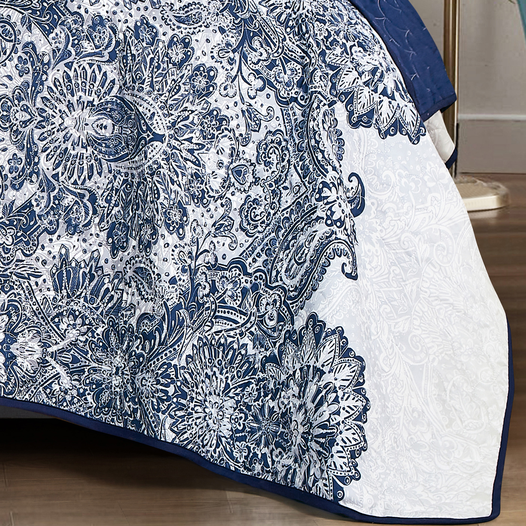 Evjk 3-Piece Decorative Lightweight Bedspread Set – Reversible, Microfiber with Modern Print, Queen