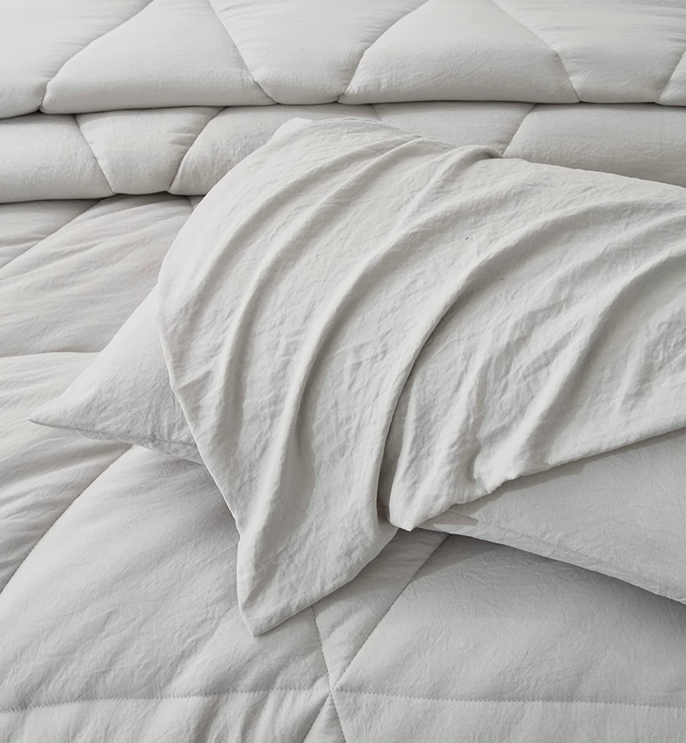 Chezmoi Collection Rory Light Gray Comforter Set King Size 3-Piece Fluffy Soft Lightweight Bedding Triangle Quilted Stone-Washed Microfiber Comforter Set for All Season