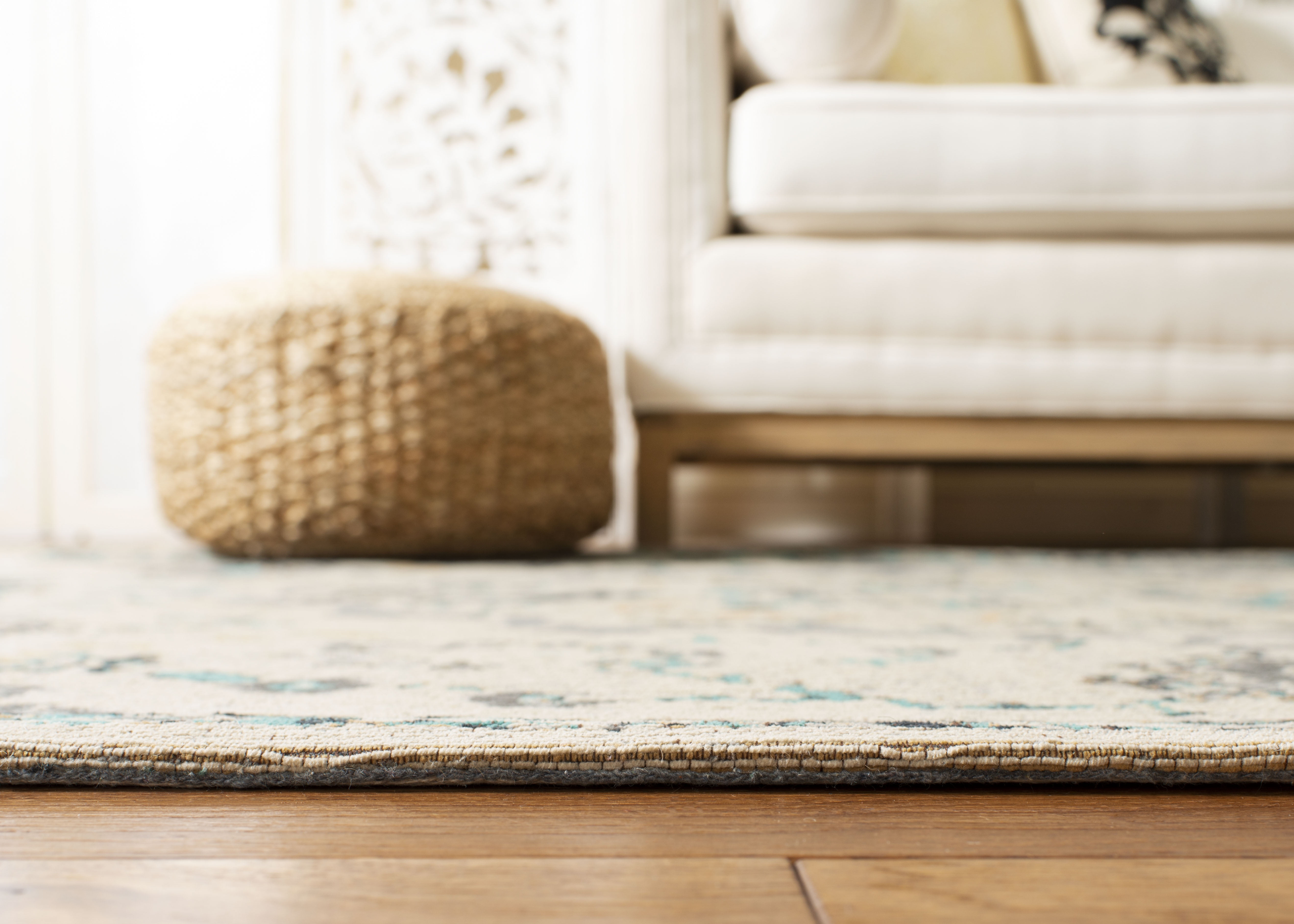 SAFAVIEH Classic Vintage Dimitri Floral Bordered Polyester Area Rug, Grey/Turquoise, 6' x 9'