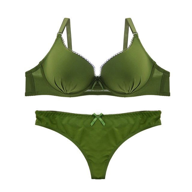 Conjunto de brasiere liso con tanga a juego. Carnival C23512-63512