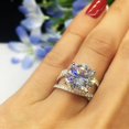 thumbnail image 4 of Anillo de mujer con cruz de circonita de cuatro garras clásico europeo y americano, anillo romántico para el día de San Valentín, 4 of 5