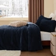 thumbnail image 4 of Juego de edredón BEDELITE Fleece Queen azul marino con 2 fundas de almohada, 4 of 6