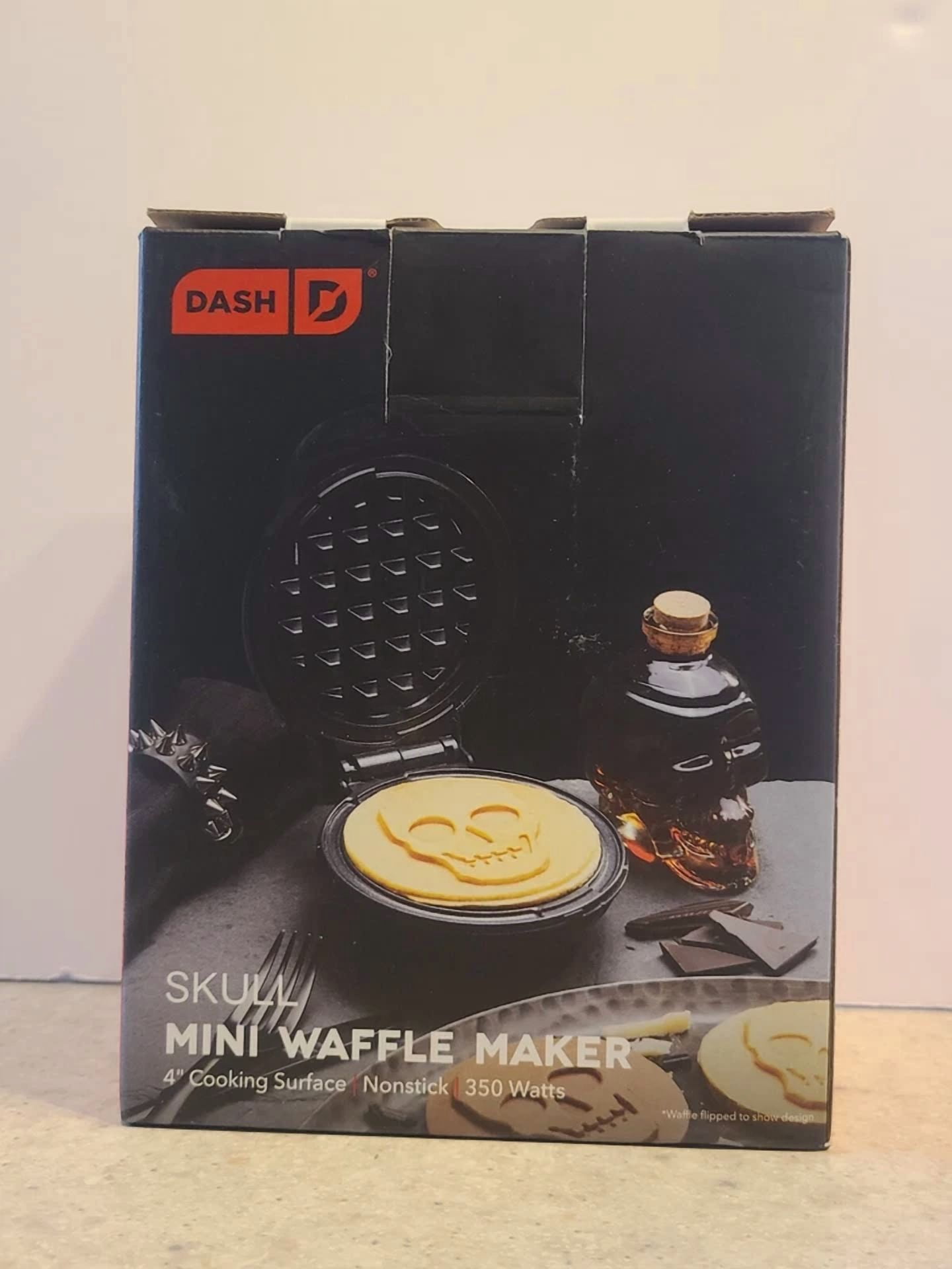 CIRCLE- Dash Skull Mini Waffle Maker Non Stick 4" Cooking Surface Black - New!