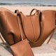 thumbnail image 4 of 2025 nuevo bolso de ala Polene Bolso pequeño Polene Bolso de mano retro con estampado de lichi Bolso de mano para mujer, 4 of 5