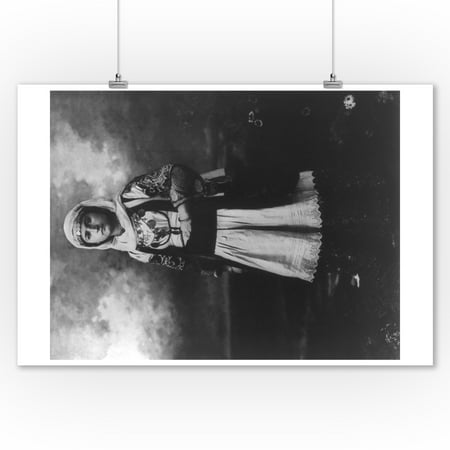 Woman in Old Greek Costume Photograph (9x12 Art Print, Wall Decor Travel (Best Photos Of Greece)