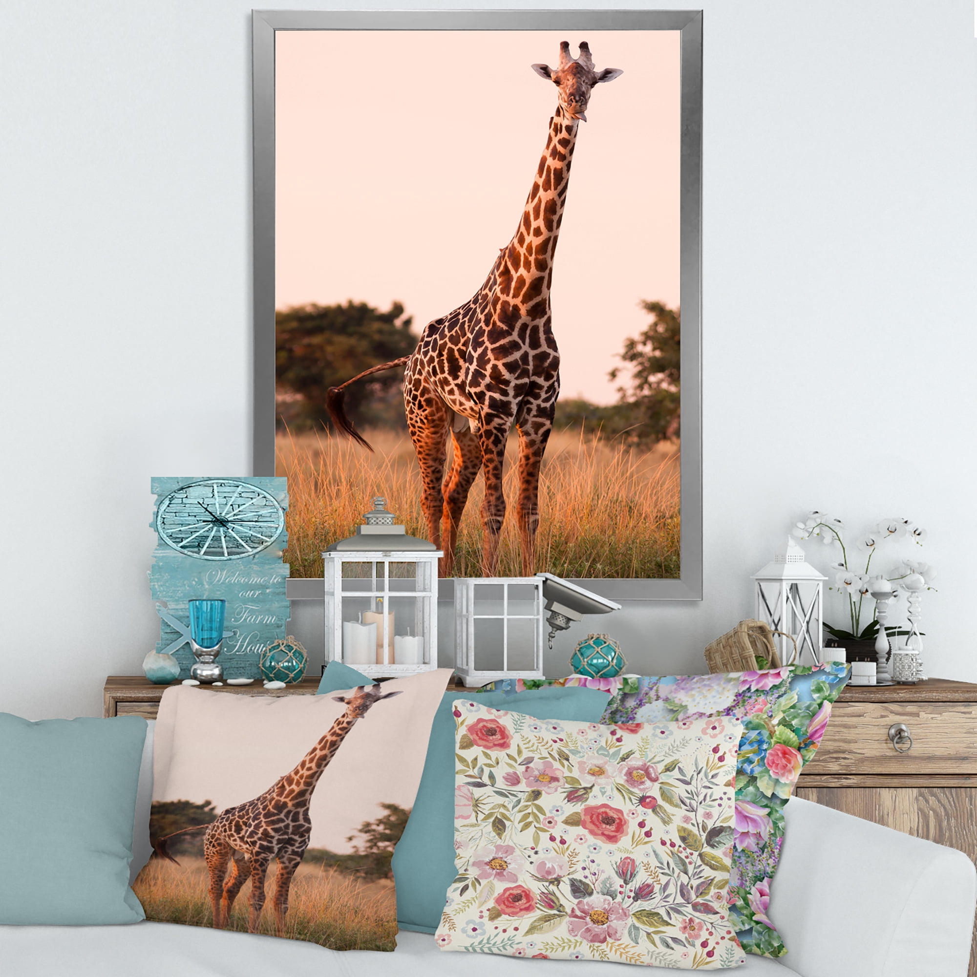 Designart 'African Giraffe In The Wildlife I' Farmhouse Framed Art Print