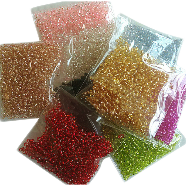 Bangcool 2000 Pcs Perles de Rocaille Polyvalentes Perles de Poney Perles de Verre pour Vêtements d'Artisanat Bricolage