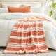 thumbnail image 3 of Manta Snuggle Sac naranja de microfibra ultrasuave, 150 x 200 cm, 3 of 8