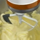 thumbnail image 2 of Batidora de borde flexible de 4.5-5 cuartos de galón para batidoras de pie KitchenAid con cabezal inclinable en color blanco, 2 of 3