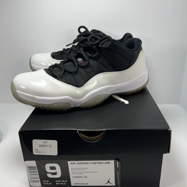N I-K-E A i r-Jor-dan 11 Retro Low Tuxedo Reverse Concord (2013) 528895-110 Size 9