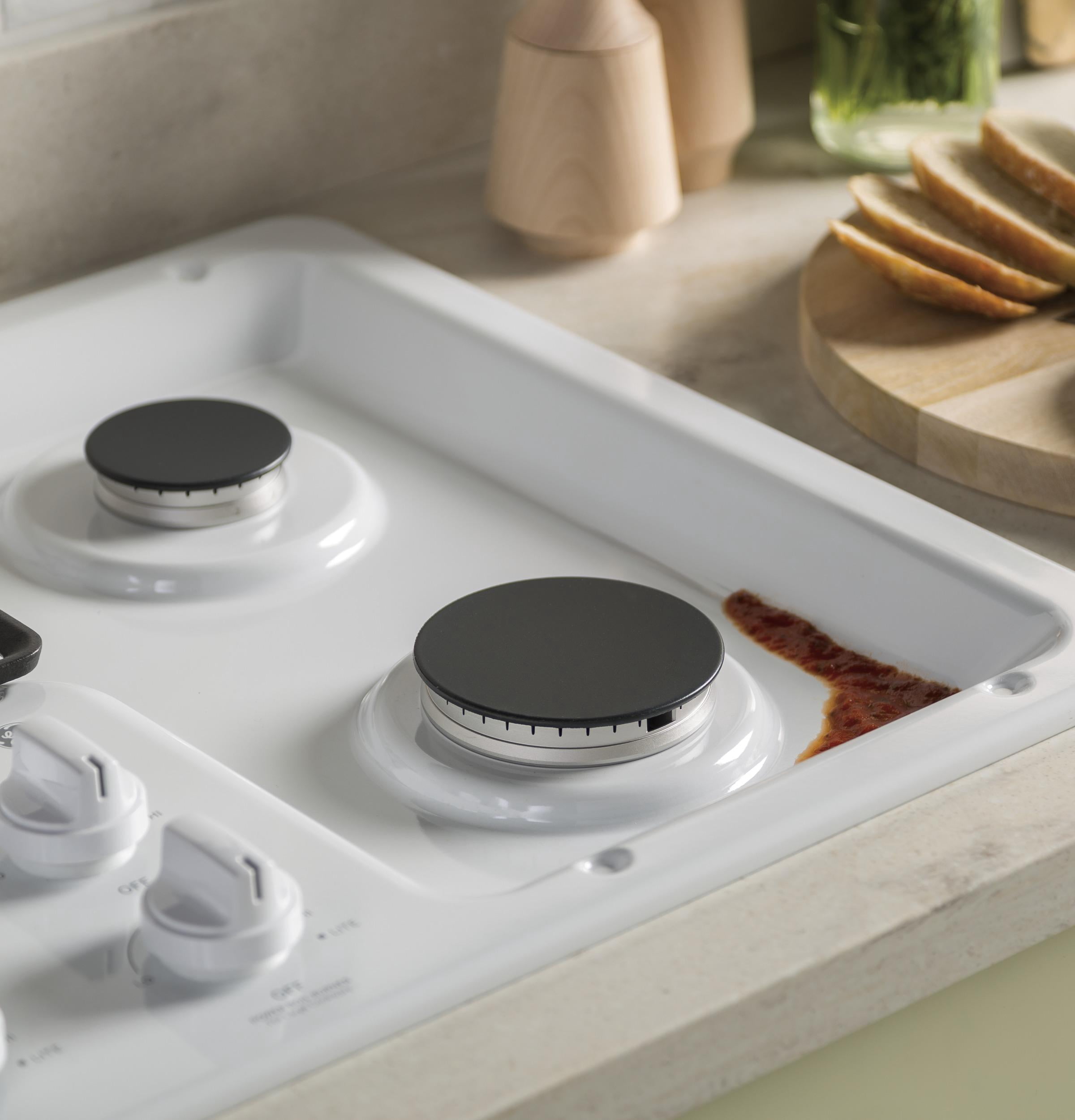 GE® 36" Built-In Gas Cooktop with Dishwasher-Safe Grate 5 Sealed Burners in White Model JGP3036DLWW