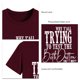 thumbnail image 4 of Camiseta holgada informal con estampado de letras blancas, transpirable y cómoda, cuello redondo, mangas cortas, talla M Top de verano rojo vino, 4 of 5