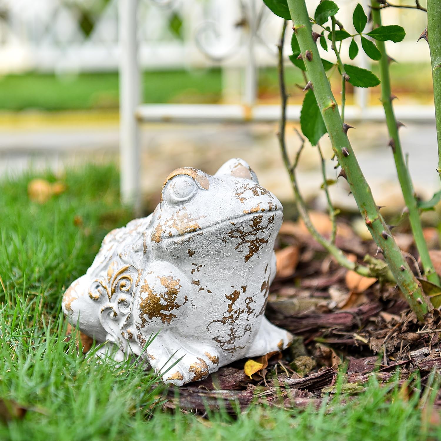 Sungmor Frog Figurine Garden Decor, Cement Frog Statue for Patio Yard Lawn Ornament, Indoor Outdoor Large Stone Frog Decorations Statue, Funny Animal Sculpture Gardening Gift