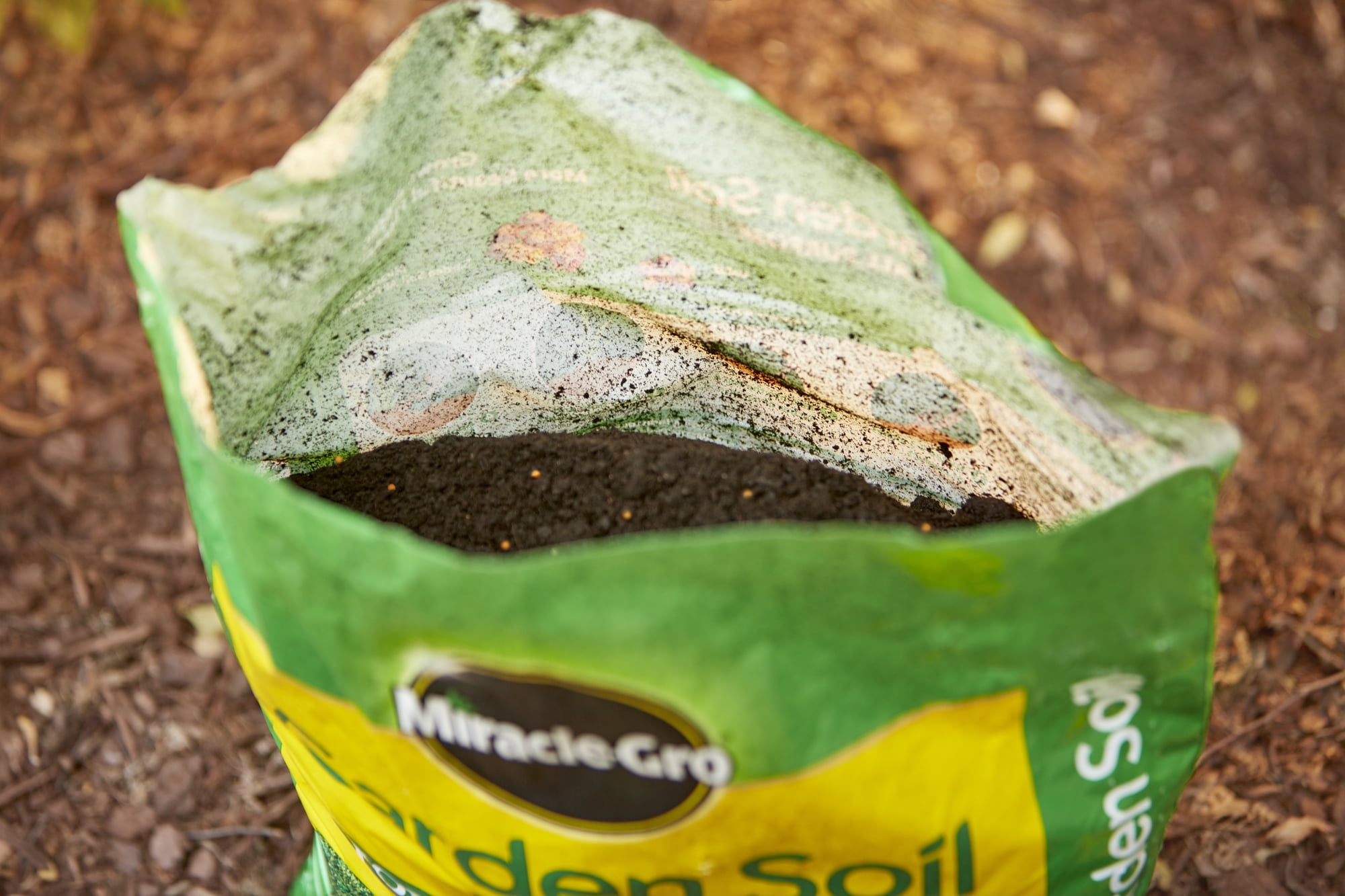 Miracle Gro Garden Soil All Purpose For In Ground Use 2 Cu Ft Feeds Up To 3 Months Walmart Com Walmart Com