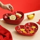 thumbnail image 5 of Platos rojos de fiesta con forma de corazón | Paquete de 5 platos de plástico para postres y aperitivos para celebraciones | Bandejas para servir pasteles y frutas de 15 x 13 cm, 5 of 6