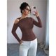thumbnail image 4 of Camiseta Elegante Asimétrica con Cuello Alto, Hombros Descubiertos y Decoración Metálica para Mujer, Camisas Fruncidas Ajustadas de Larga Caqui M, 4 of 8