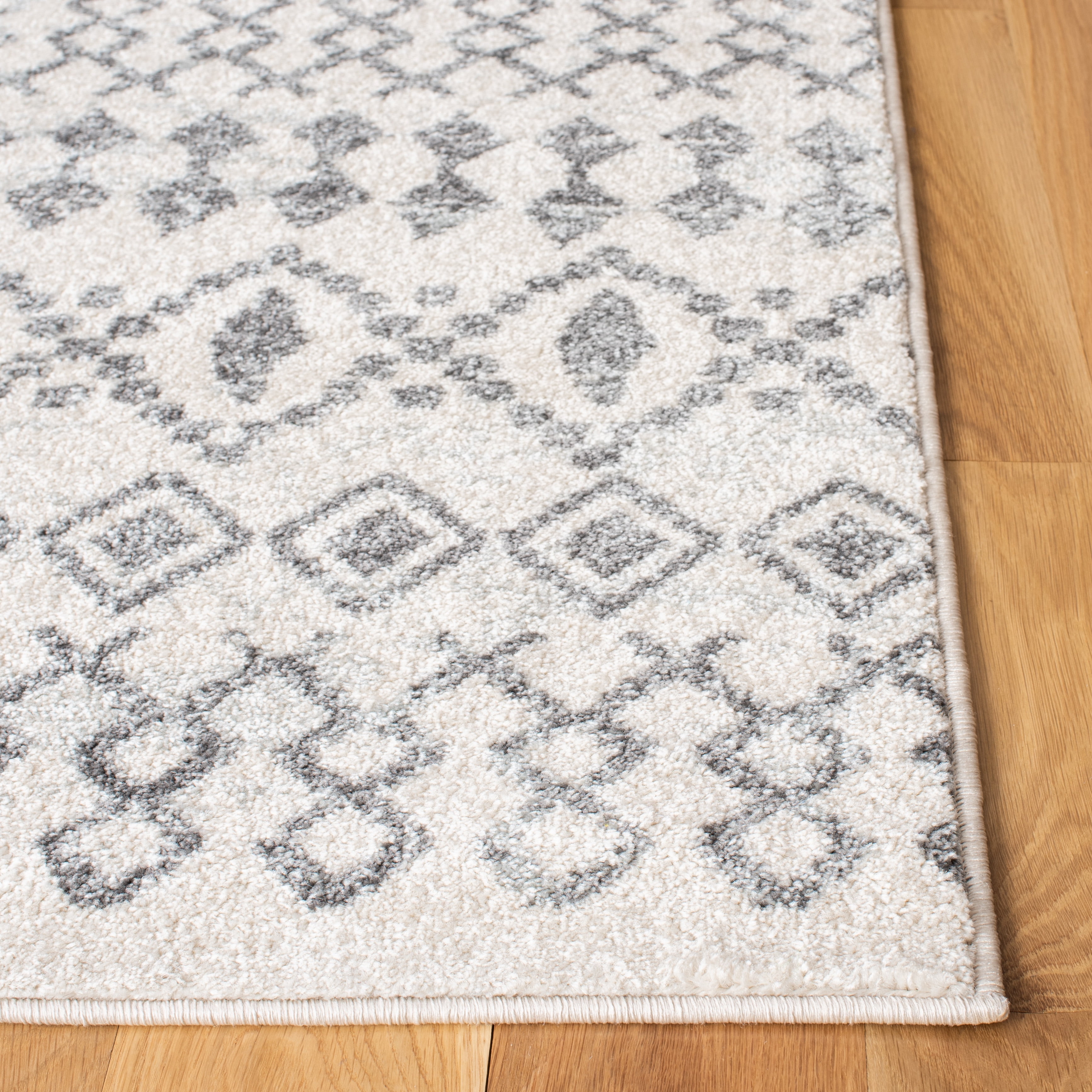 SAFAVIEH Mercer Everitt Distressed Runner Rug, Ivory/Grey, 2' x 8'