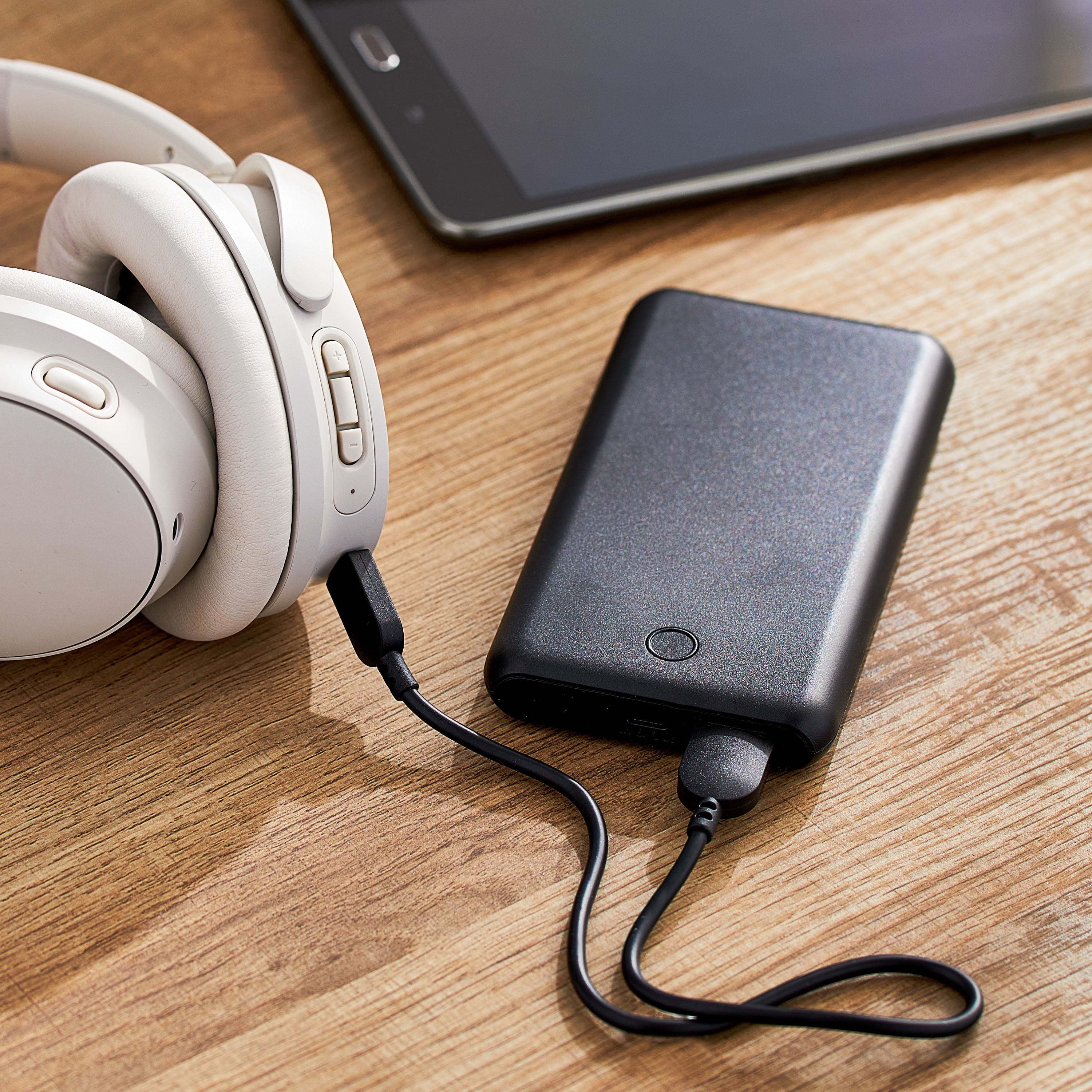 onn 10,000 mAh Portable Power Bank with USB-C and USB ports, Black - Compatible with iPhone, iPad, AirPods, Samsung Galaxy, Note, Pixel & More