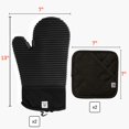 thumbnail image 4 of Juego de guantes y soportes para ollas AH Artisan Home, silicona negra, 4 of 9
