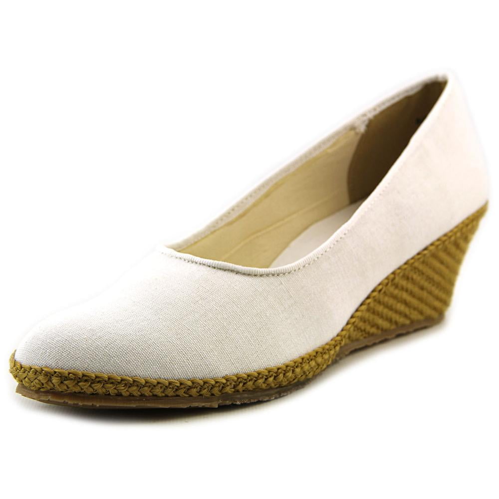 Beacon Newport Pointed Toe Canvas 