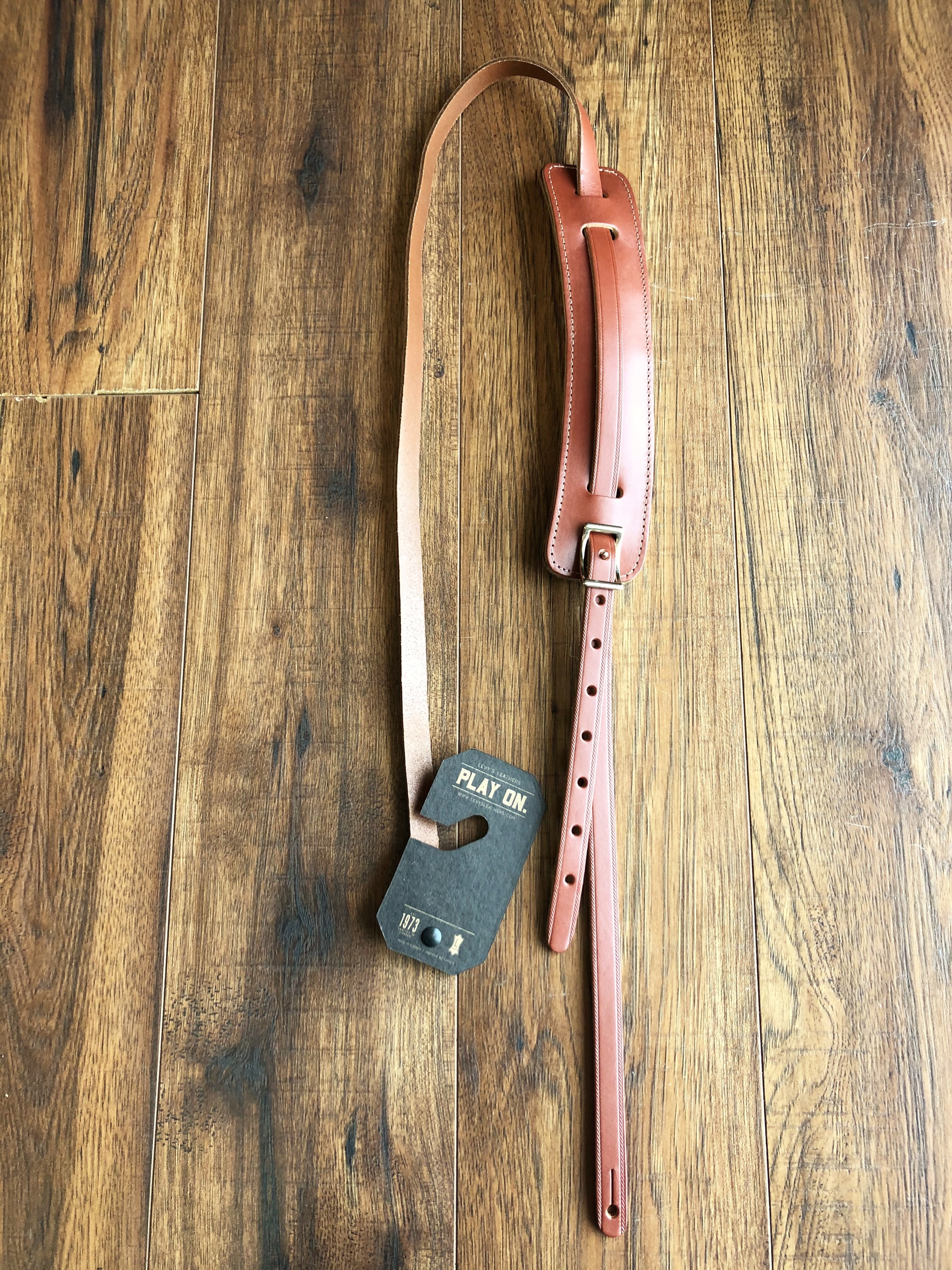 Levy's M25-WAL5/8" Carving Leather Guitar/Bass Strap Classic 50s Pad-Walnut
