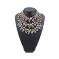 thumbnail image 3 of Collar geométrico de aleación Qarigey con diamantes de imitación champán, 3 of 6