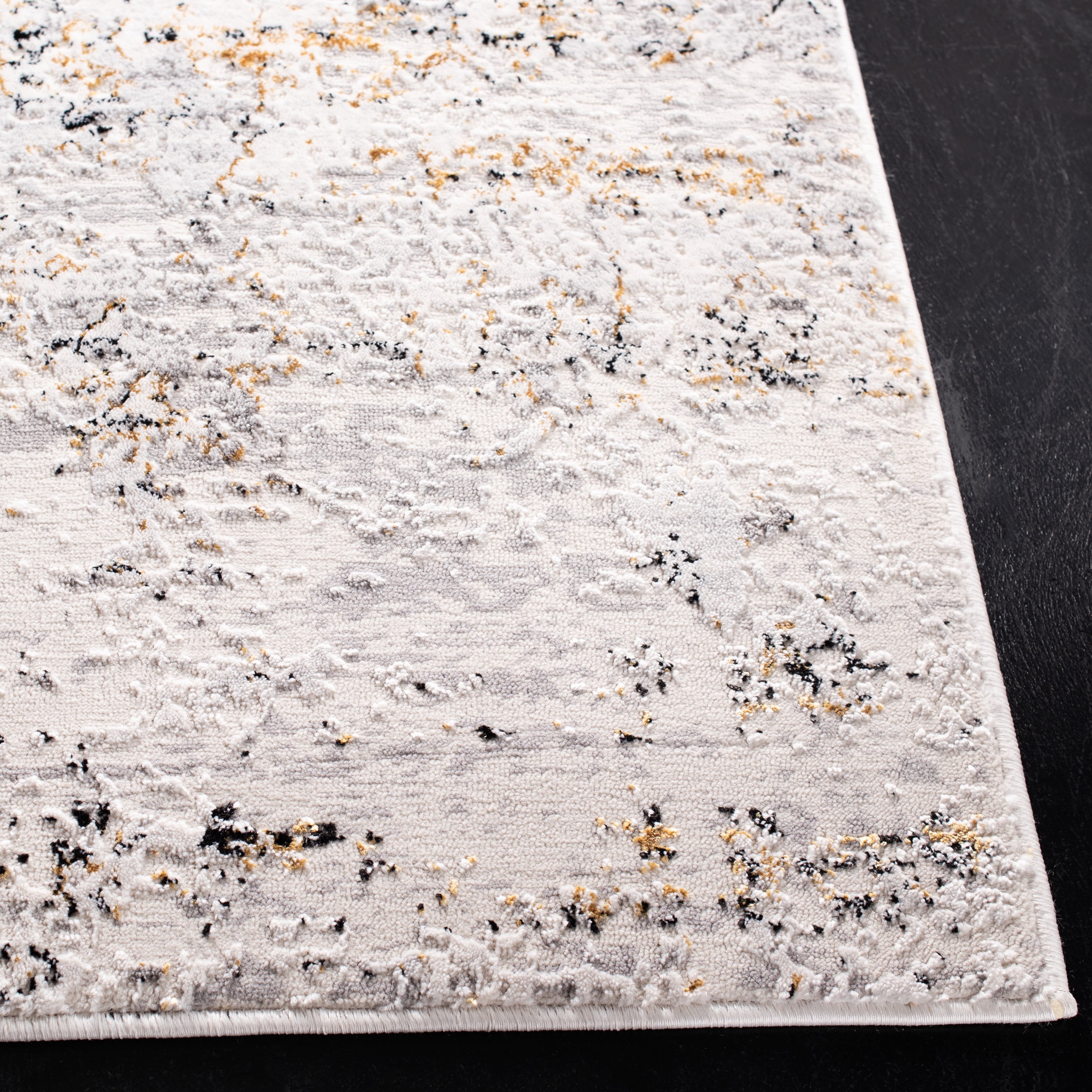 SAFAVIEH Amalfi Cian Distressed Area Rug, Creme/Gold, 6'7" x 6'7" Square