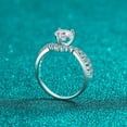 thumbnail image 3 of Anillo de moissanita de 1 quilate con corazón de amor y mesón bañado en oro pt950 en plata esterlina, 3 of 5