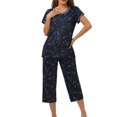 thumbnail image 1 of Jamicy Pyjama de Mode pour Femmes Ensemble Imprimé Haut à Manches Courtes avec Cordon Capris Ensemble de Pyjama pour Dames Confortable Col Rond Tenue de Détente, 1 of 6