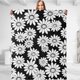 thumbnail image 1 of Manta de felpa con diseño de margaritas divertidas: suave, cómoda, ligera, cálida y difusa; franela para hombres y mujeres; ideal para sofá, dormitorio, viajes, cama; 50 x 60 pulgadas, 1 of 6