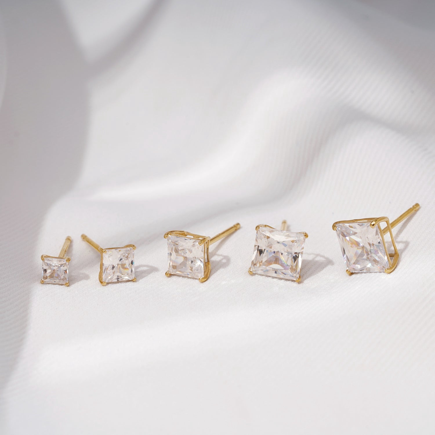 DIAMONBLISS 10K Real Solid Gold Stud Earrings for Women | 10K White Gold Princess Cut Solitaire Studs | 4 carat Cubic Zirconia CZ Diamond Simulant