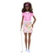 thumbnail image 1 of Muñeca moderna Barbie jugadora de golf morena con palo de golf, 1 of 6