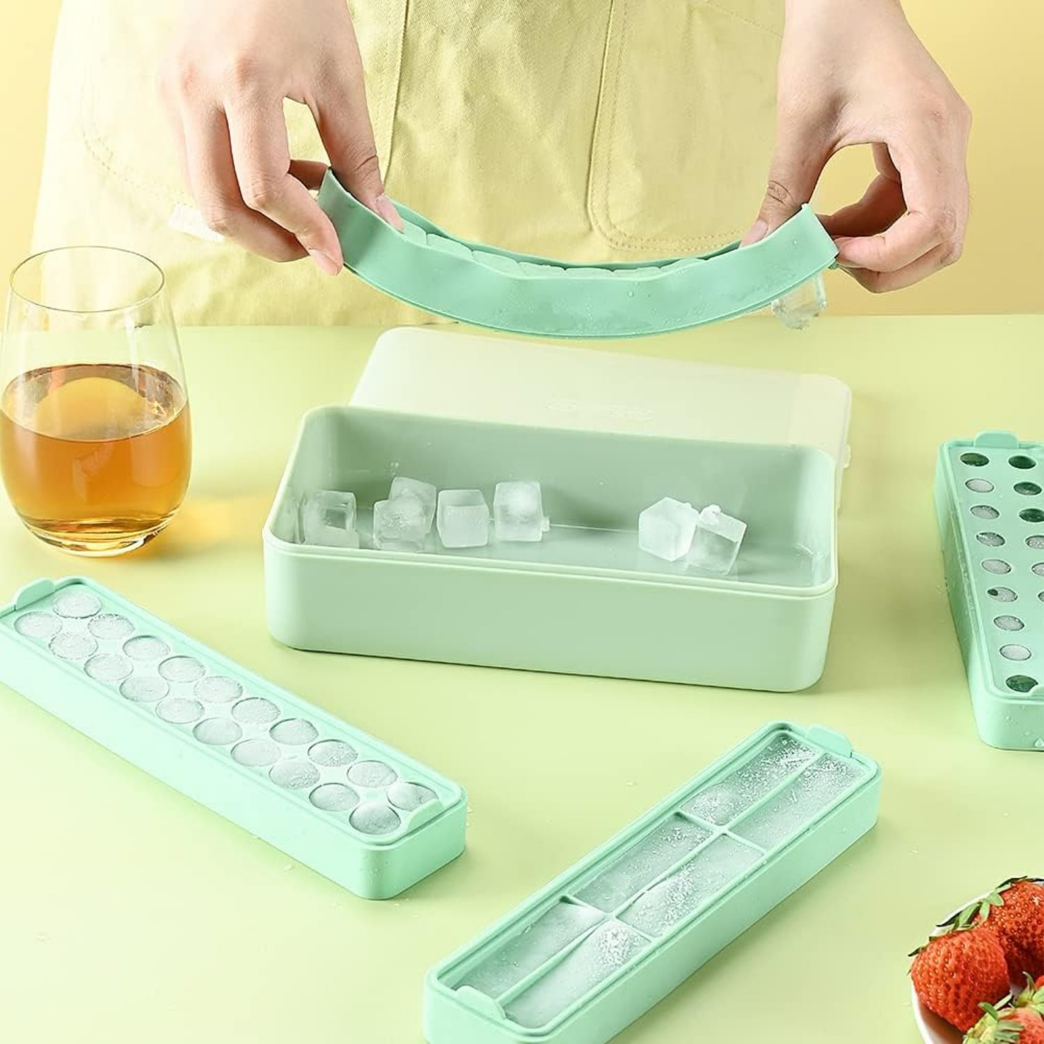 4-in-1 Ice Cube Tray Set, with Lid and Ice Clip, Food Grade Silicone Ice Cube Trays for Whiskey, Beer, Beverage, Simple to Use, Easy to Clean