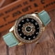 thumbnail image 4 of Reloj de cuarzo con banda de cuero de PU a la moda, reloj femenino con diamantes de imitación y esfera redonda grande con números (azul cielo), 4 of 5