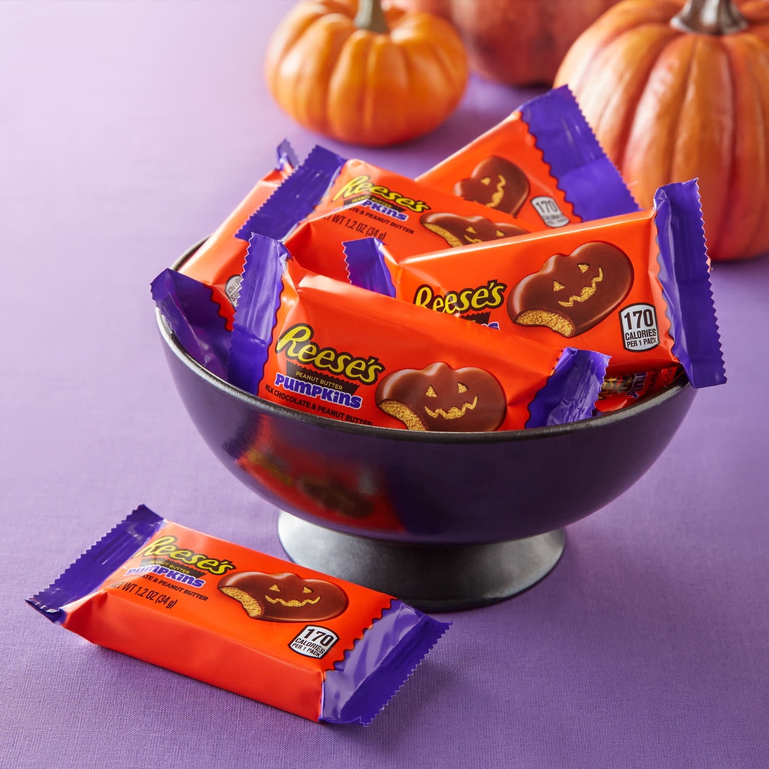 Reese’s Peanut Butter Pumpkins in Milk Chocolate, Halloween Edition Candy, 6 Pack, 1.2 oz Each with olive green bowl by ValueNest