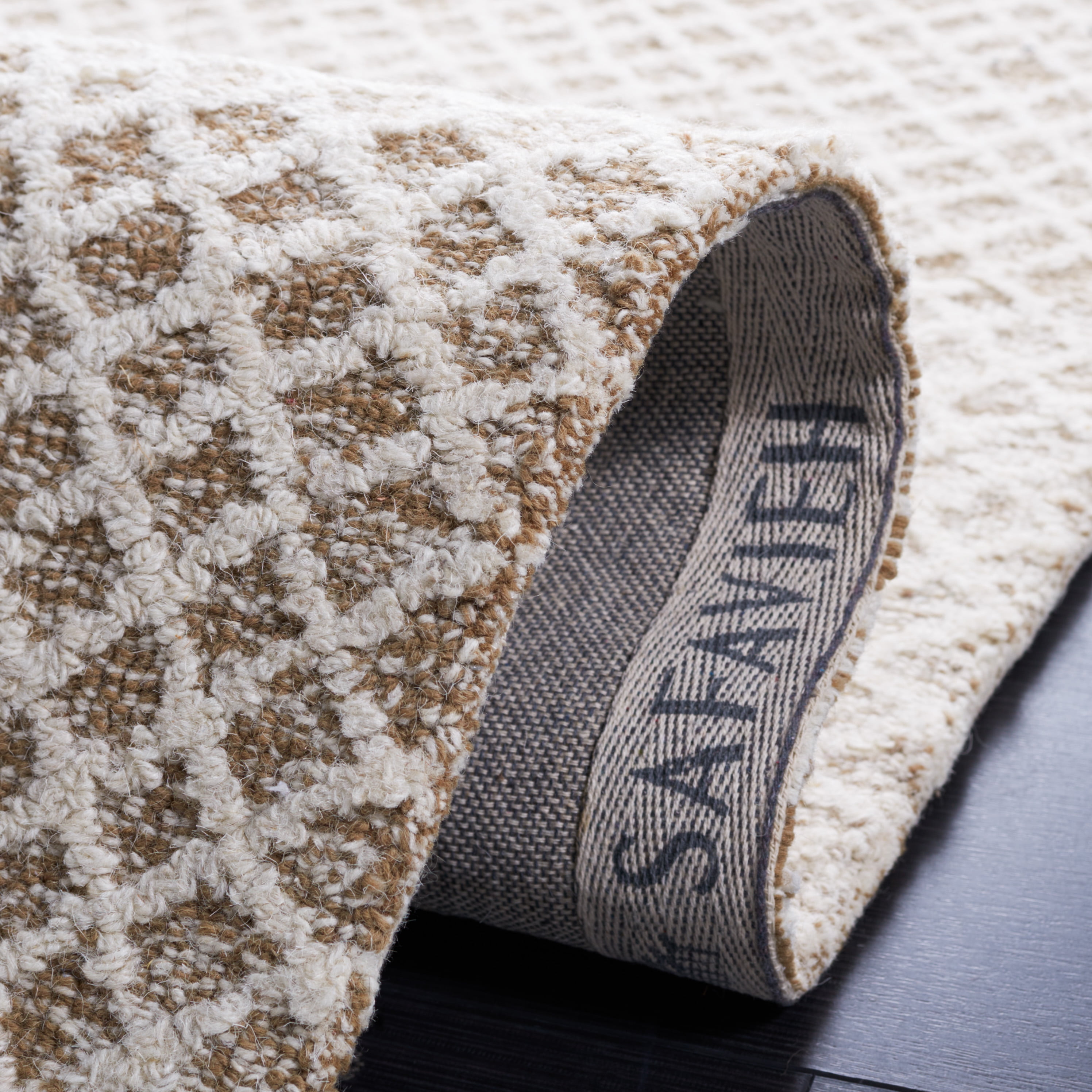 SAFAVIEH Micro-Loop Arnold Diamond Area Rug, Beige/Ivory, 5' x 5' Square