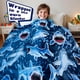 thumbnail image 2 of Manta BORORO que brilla en la oscuridad con forma de tiburón, 127 x 152 cm, para niños, 2 of 6