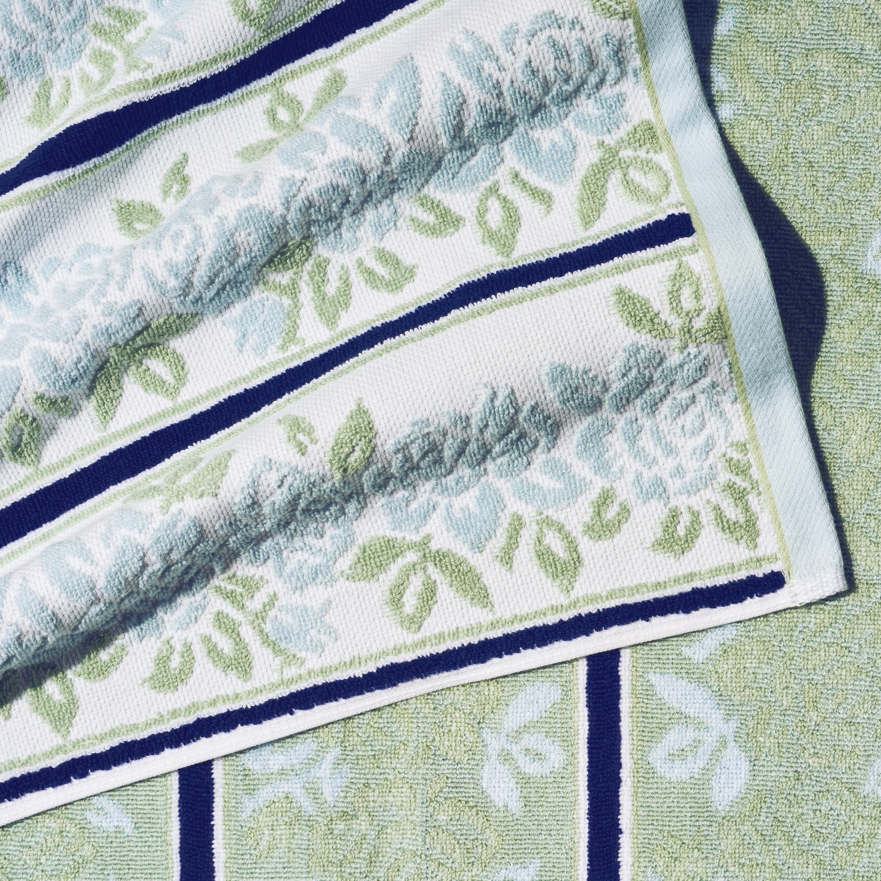 Beautiful by Drew Barrymore 4-Piece Wallpaper Bath Towel Set, Soft 100% Cotton, Hydrangea