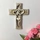 thumbnail image 2 of Cruz de amor - Escultura de arte de pared Corazones religiosos Adornos cruzados (Blanco L) Hugtrwg Libre de BPA, 2 of 4