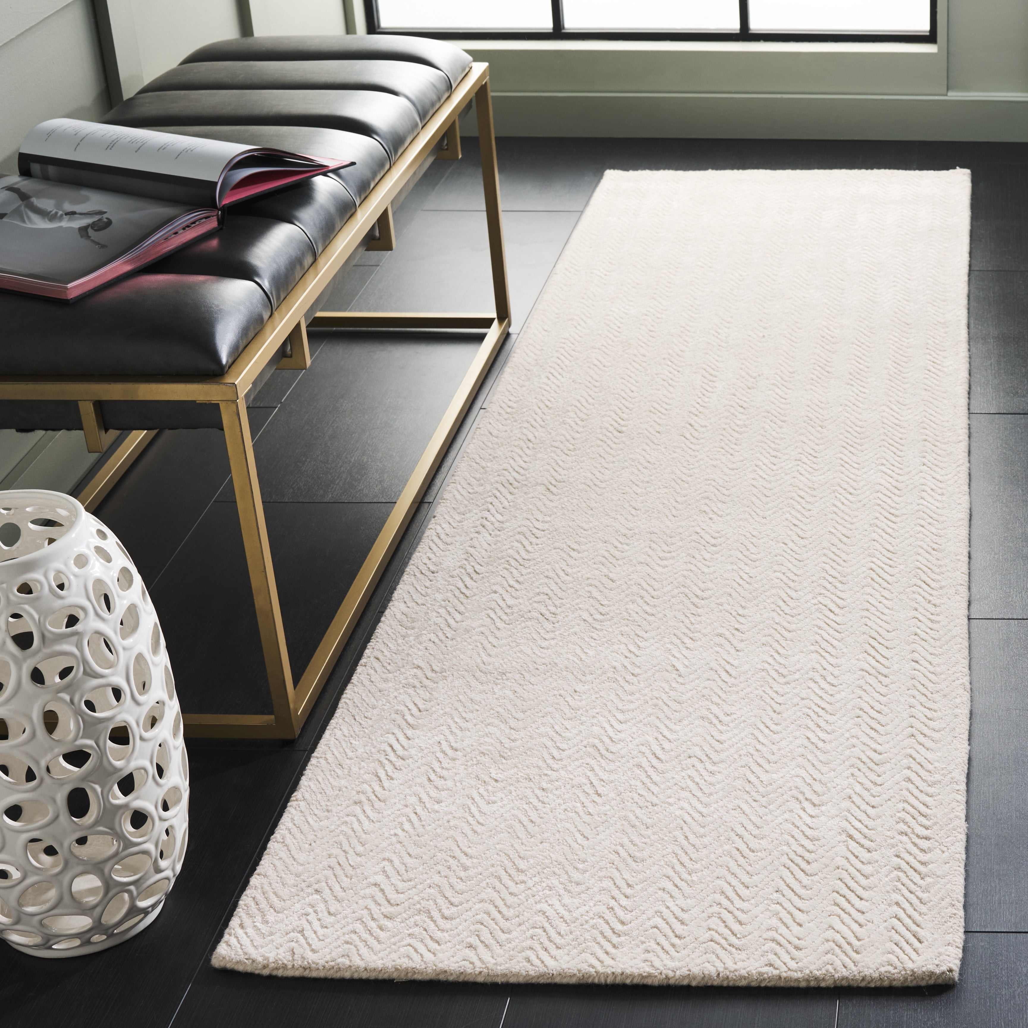 SAFAVIEH Glamour Flanagan Wavy Striped Runner Rug, Ivory, 2'3" x 8'