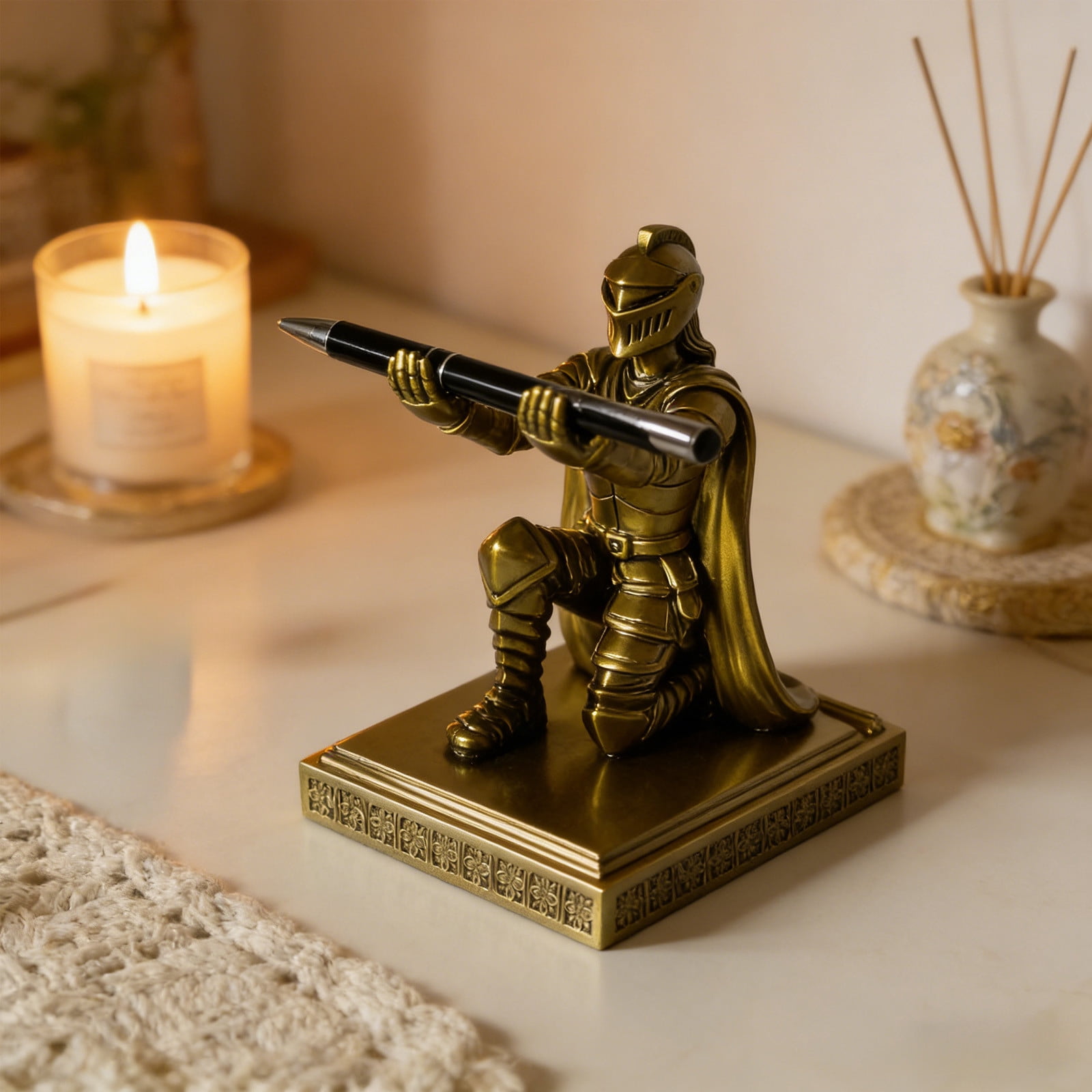Weloille Medieval Female Knight Pen Holder with Pen, Vintage Style Writing Desk Decor, Decorative Office Accessory for Desk, Home, and Office Use
