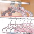 thumbnail image 2 of Perchas de ropa con forma de corazón de 20 piezas ideales para uso estándar diario, 2 of 3