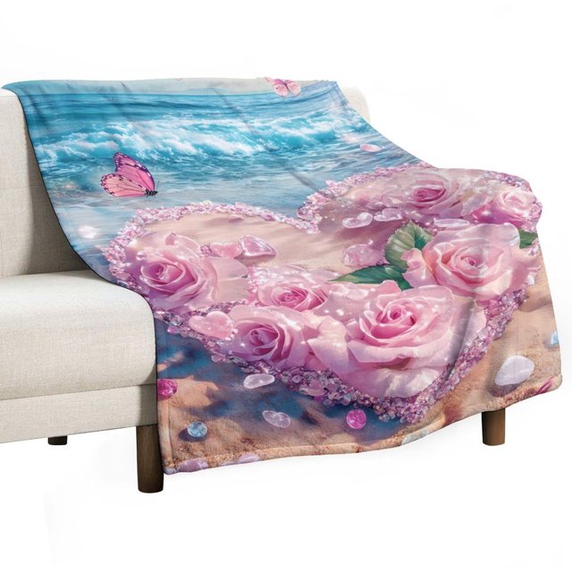 Manta súper suave con forma de corazón de rosa rosa en la playa, manta navideña de franela de microfibra para sofá cama, mullida y cálida de 60 x 80 pulgadas