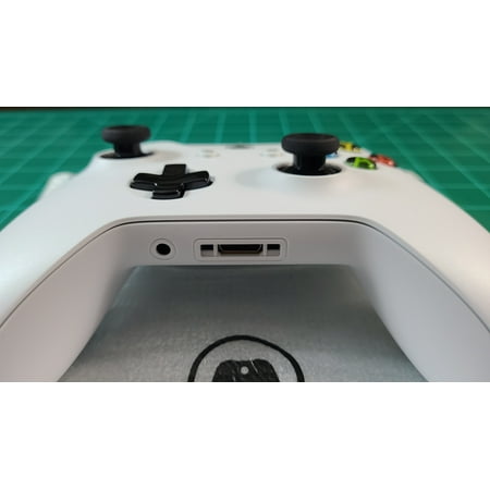 Microsoft - Wireless Controller for Xbox One, Xbox Series X, and Xbox Series S - White